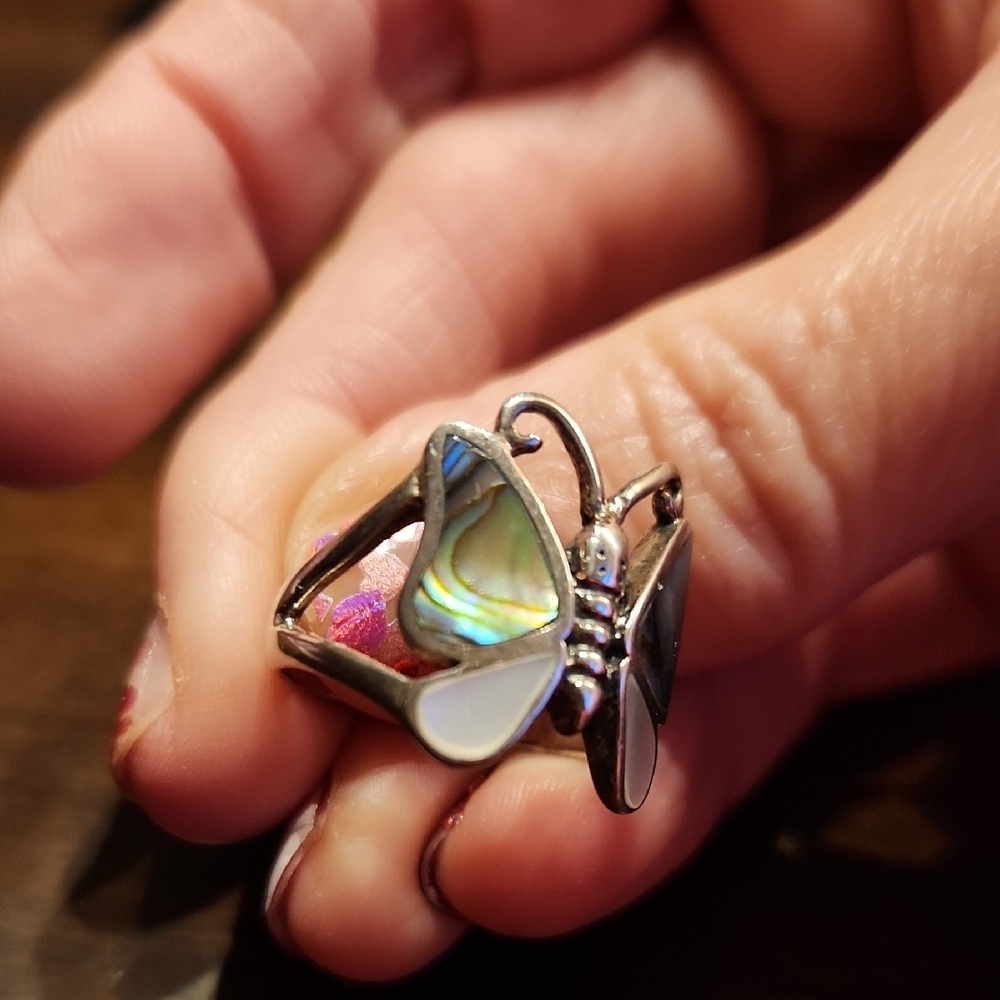 Elegant Sterling Silver Abalone/Mother of Pearl Butterfly Ring - Picture 6 of 9